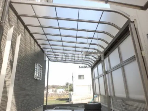 雨除け屋根 レギュラーテラス屋根 1階用 R型アール屋根 物干し 目隠しパネル(前面 正面)2段 目板隙間ふさぎカバー