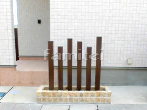 木製調デザインアルミ角柱 YKKAP カスタマイズ90角 柱材 ピンコロ石積み花壇