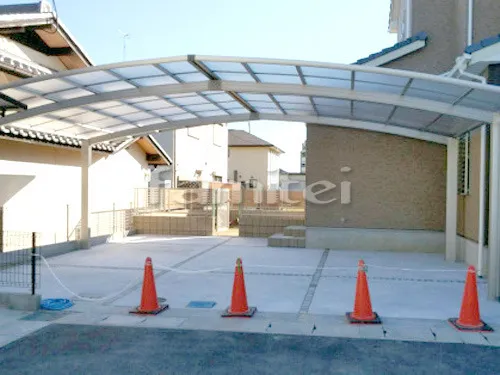 カーポート YKKAP レイナポートグラン 横3台用(ワイド トリプル) R型アール屋根 駐車場ガレージ床 土間コンクリート