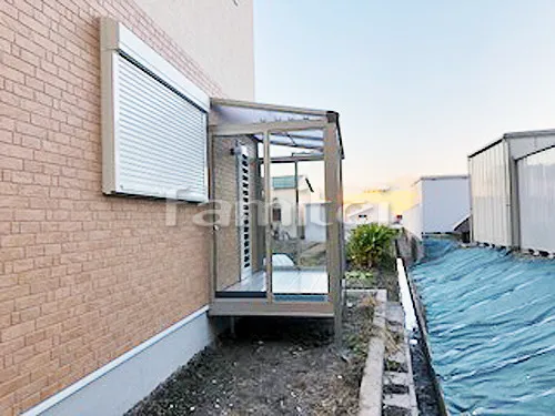 ガーデンルーム YKKAP サンフィール3 サンルーム F型フラット屋根 壁付け物干し 網戸(正面　両側面)