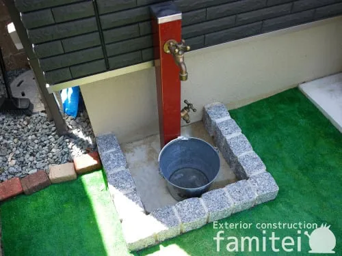 立水栓 ユニソン スプレスタンド 蛇口2個 ピンコロ囲い モルタル仕上げ洗い場