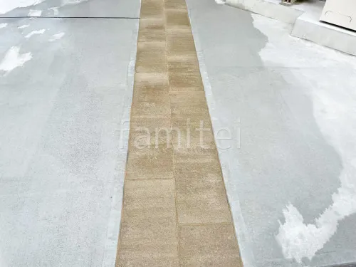 玄関アプローチ 床平板敷き 東洋工業 カルブペイブ クラリーベージュ