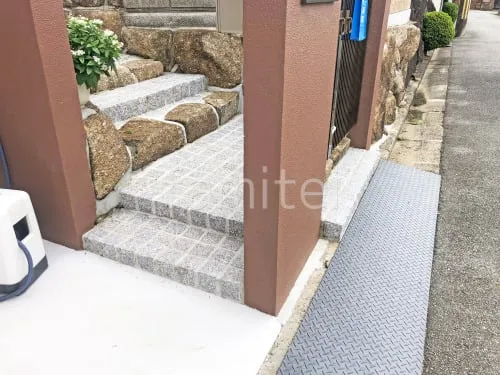 玄関アプローチ階段 ピンコロ石
