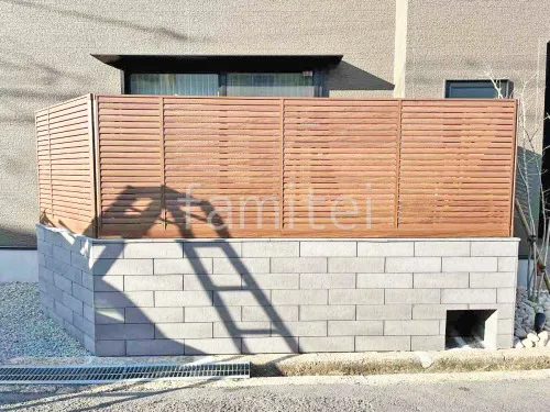 壁タイル張り  東洋工業 ダルストーンプレート  アルミ形材 フェンス LIXIL 木製調AB YL2型 横ルーバー2 目隠し 木調・ラティス