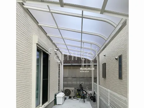 １階テラス屋根 連棟 （雨除け） YKKAP ソラリアR アール屋根 壁付 スタンダード
