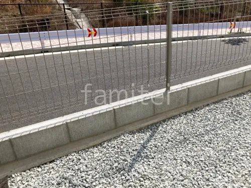境界フェンス塀 YKKAP イーネット3F型 スチール柱 化粧ブロック ユニソン シャモテイ バラス砕石