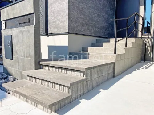 玄関アプローチ 浮遊階段（蹴込み階段） 床平板敷き ユニソン ブラーボステップ 蹴上げブロック ジャスティ