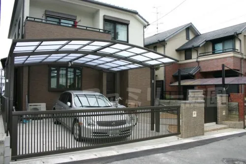 京都市　カーポート２台用ワイド　車庫ゲート　化粧ブロック門柱　門扉