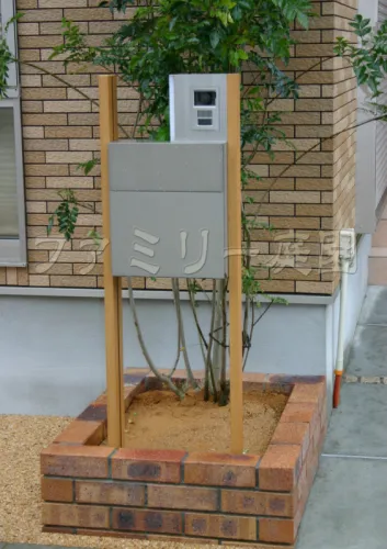 和歌山市　オープン外構　アプローチ　ピンコロ　シンボルツリー　機能門柱　土間コンクリートデザイン