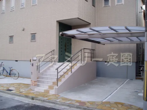 和泉市　階段手すり　カーポート　勝手口門扉　駐車場デザイン