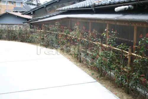 生駒市　洋風ガーデン　植栽　ポイントサークル　飛び石　サンルーム　サイクルポート