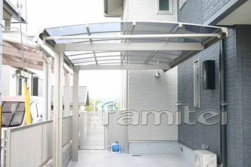 和泉市　オープン外構　シンプルモダン門柱　土間コンクリート　洗濯物干しテラス屋根