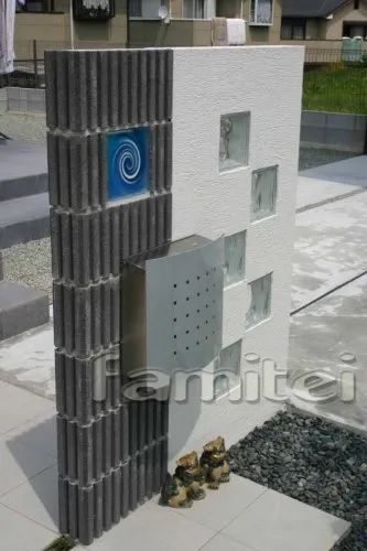 西宮市　オープン外構　アプローチ　タイル貼り　樹脂製ウッドデッキ　ガラスブロック