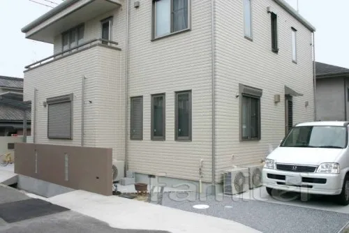 奈良市　オープン外構　ガラスブロック塀　アプローチ　シンプル門柱　サイクルポート