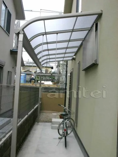 京都市　オープン外構　洋風　テラス屋根1階　シンプル門柱　　アプローチ