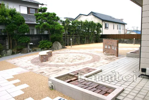 富田林市　庭園工事　洋風ガーデン　レンガベンチ　ガラスブロック塀　和風庭