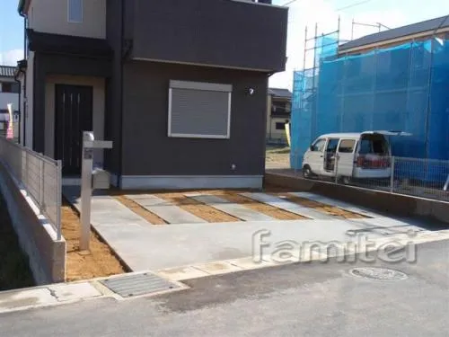 木津川市　新築シンプル外構　オープン　駐車スペース　機能門柱