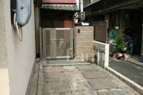 大阪市　リフォーム外構　境界目隠しフェンス　リブブロック門柱