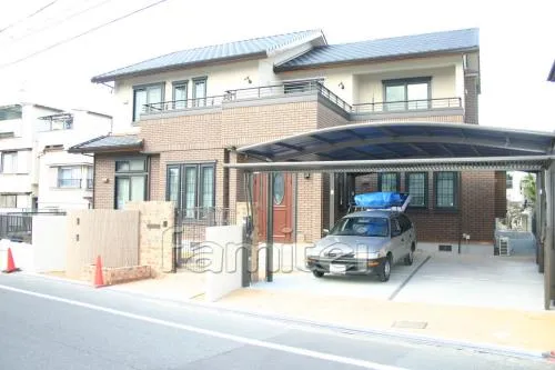 東大阪市　セミクローズ外構　アンティーク門扉　デザイン塀　カーポート２台