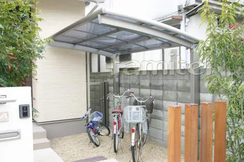 尼崎市　オープン外構　ガラスブロック塀　サイクルポート　シンボルツリー