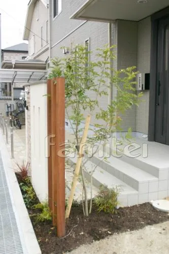 茨木市　　新築オープン外構　自転車用屋根　おしゃれ門柱×角柱
