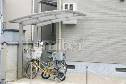 茨木市　　新築オープン外構　自転車用屋根　おしゃれ門柱×角柱