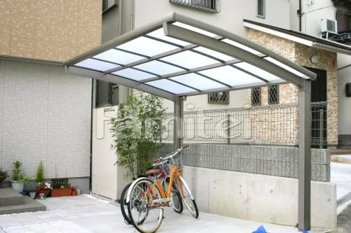 吹田市　オープン外構・シンプル　自転車屋根　ガラスブロック門柱