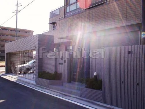 堺市の大型 タイル塀 外構　TOEX鋳物門扉　特注電動シャッター