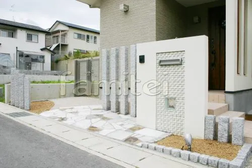 京都市　オープン外構　シンプル門柱　石柱　カーポート１台用　サンルーム