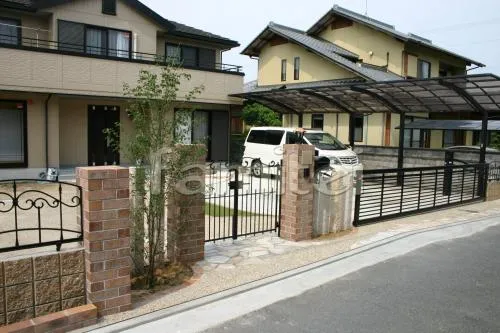 奈良市　クローズ外構・洋風スタイル　鋳物フェンス：コラゾン　門扉：ユーフォス