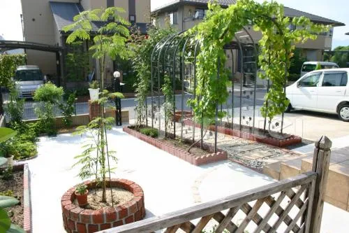 守山市　オープン外構　ガーデンアーチ　家庭菜園