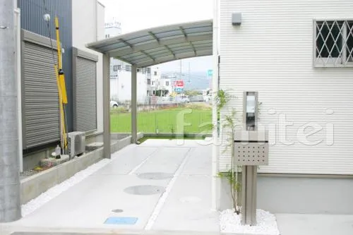 泉佐野市 新築オープン・シンプル外構　機能門柱　カーポート