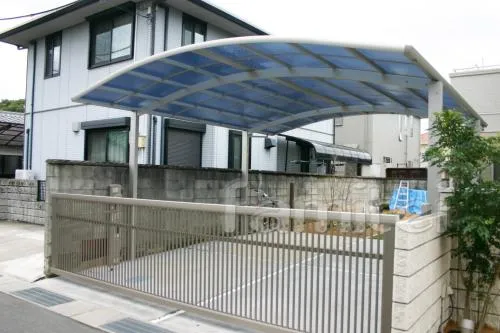 和歌山市　クローズ外構とガラスブロック塀　車庫