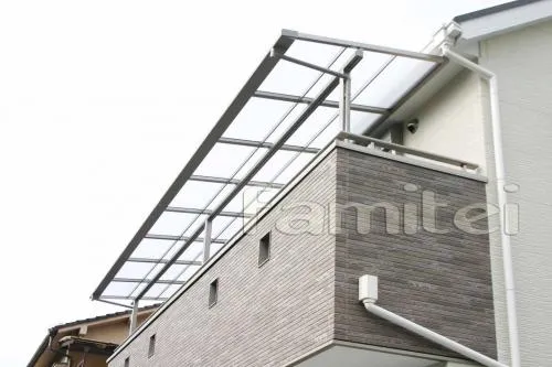 高槻市の新築オープン外構　シンプル門柱　テラス・ベランダ屋根