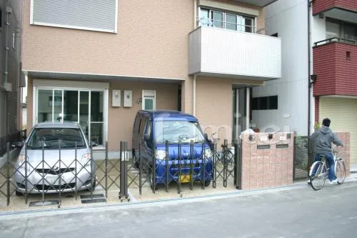 大阪市のクローズ外構　２世帯ブロック門柱　伸縮門扉