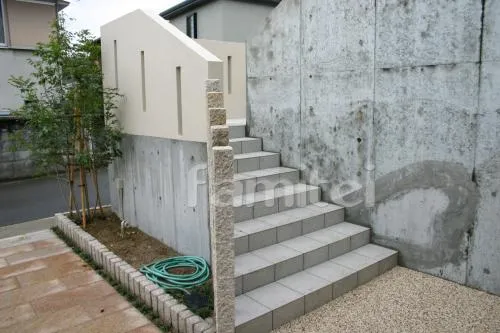 枚方市のリフォーム外構　階段　階段タイル貼　カーポート