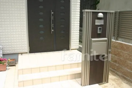 和歌山市のオープン外構　車庫コンクリート　機能門柱 アプローチタイル貼　カーポート