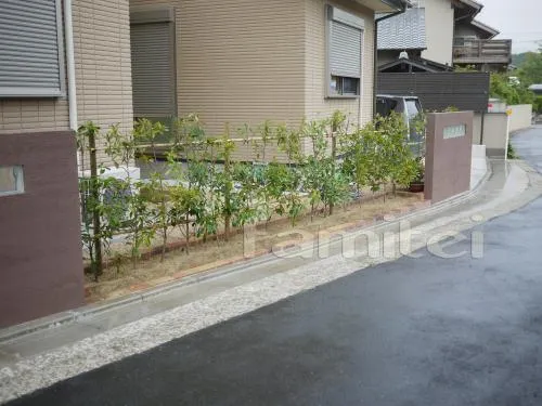 和歌山市のカーポート　生垣　塀　工事新築外構　ガラスブロック塀