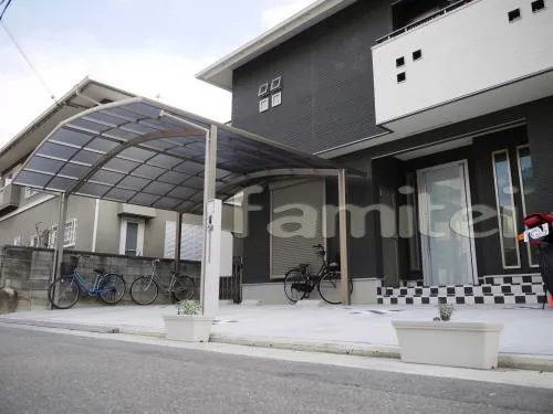 茨木市　新築　2世帯外構　タイル貼り　カーポートワイド