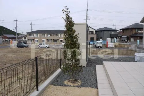 栗東市　車庫リフォーム 植栽：シンボルツリー