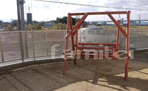 田原本町　新築セミクローズ外構　カーポート　境界フェンス　INAXタイル　タイルアプローチ