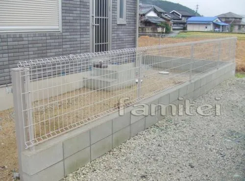 吉野郡　TOEXサンクテラス2R型 目隠しサイドパネル　境界フェンス＋ブロック基礎