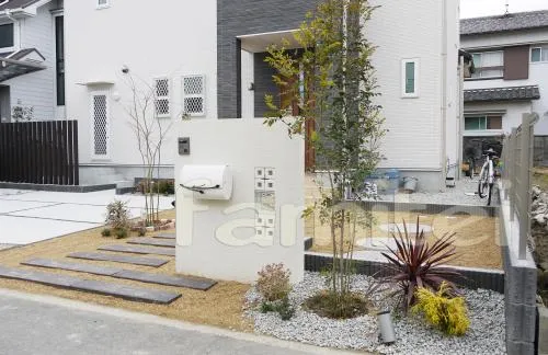 和歌山市　新築外構　オープン　常緑シマトネリコ　目隠しフェンス　坪庭
