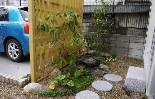 大阪市　オープン和モダン外構　門まわり　坪庭　角柱　シンボルツリー