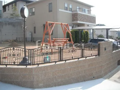 生駒郡三郷町 オープン外構　車庫まわり　鋳物フェンス　ガレージコンクリート
