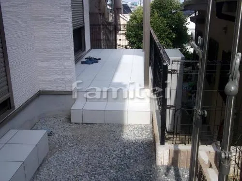 豊中市　オープン外構　アプローチタイル貼り　テラス屋根＋タイルデッキ