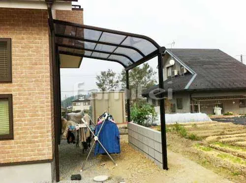 甲賀市　レギュラーテラス屋根１階　物干　　ブロック塀