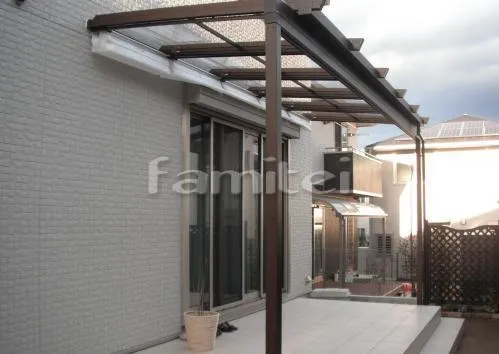 三田市　木製調パーゴラテラス屋根 タカショー プロラフィード