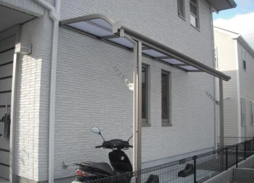 和歌山市　人工木ウッドデッキ　ガラスブロック門柱 郵便受けポスト　自転車屋根・サイクルポート レギュラーテラス１階