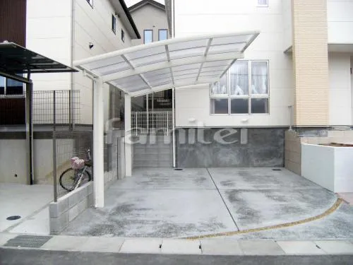 亀岡市　南欧風アプローチ外構　カーポート プライスポート１台レギュラーテラス屋根１階 洗濯物竿掛け
